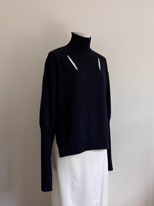 CHEST-SLIT EXTENDED-RIB SWEATER