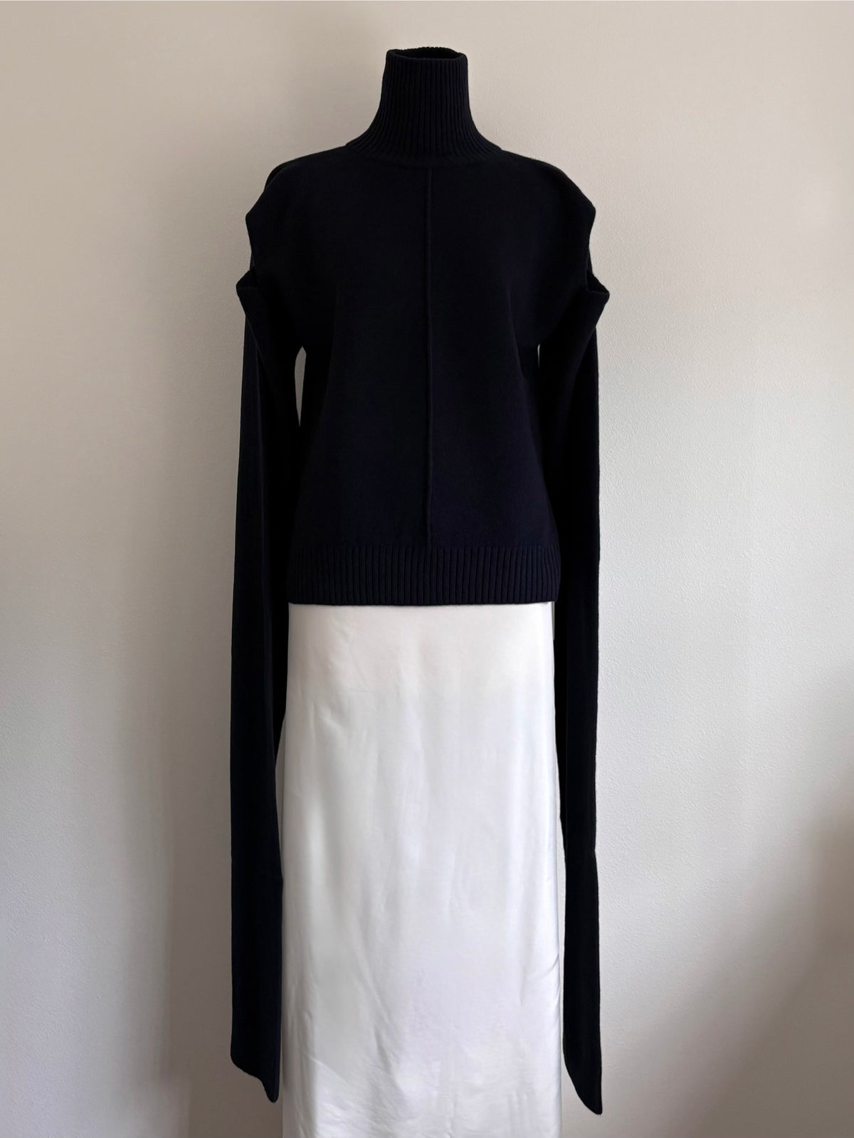 LONG SLEEVE TIED SWEATER