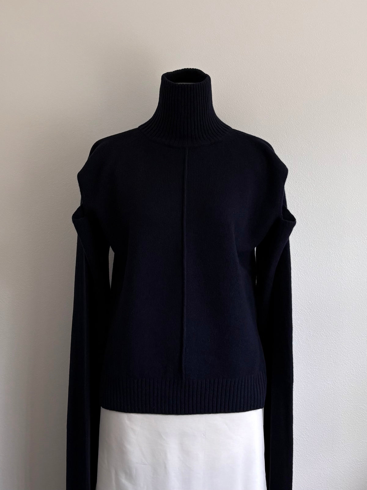 LONG SLEEVE TIED SWEATER