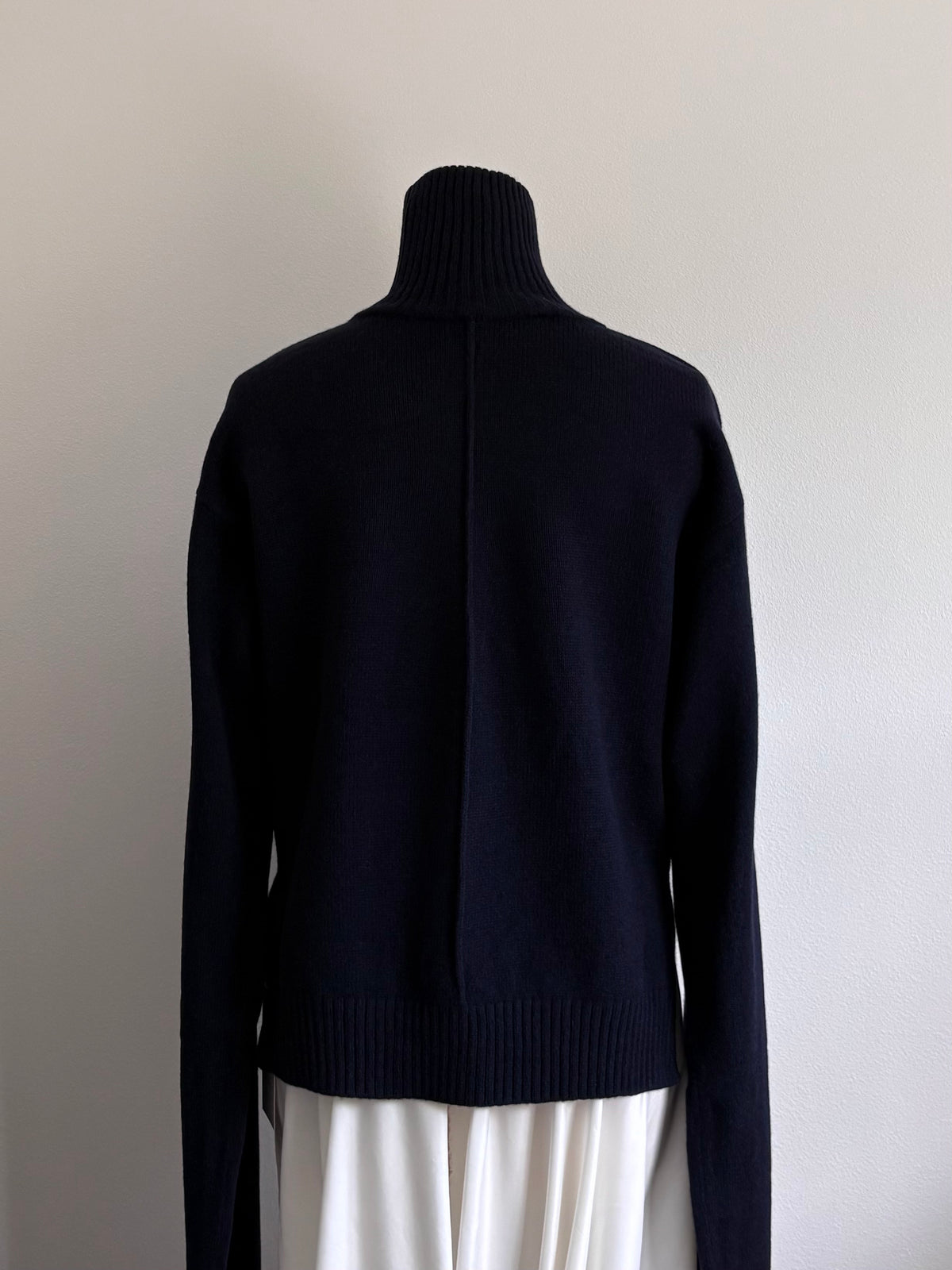 LONG SLEEVE TIED SWEATER