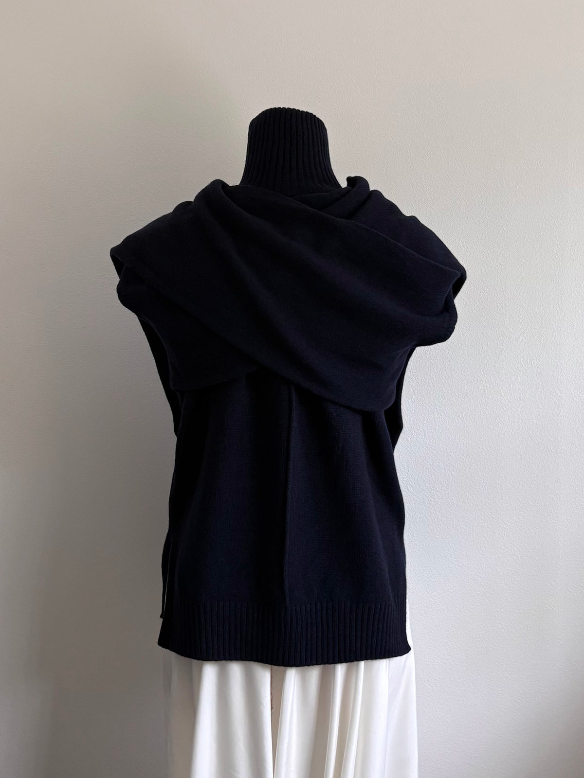 LONG SLEEVE TIED SWEATER