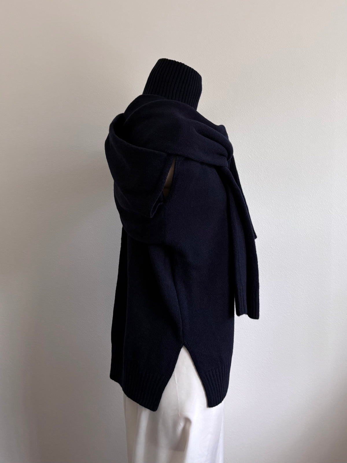 LONG SLEEVE TIED SWEATER