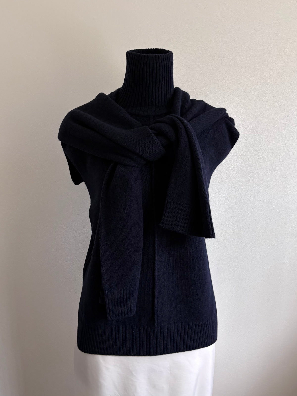 LONG SLEEVE TIED SWEATER