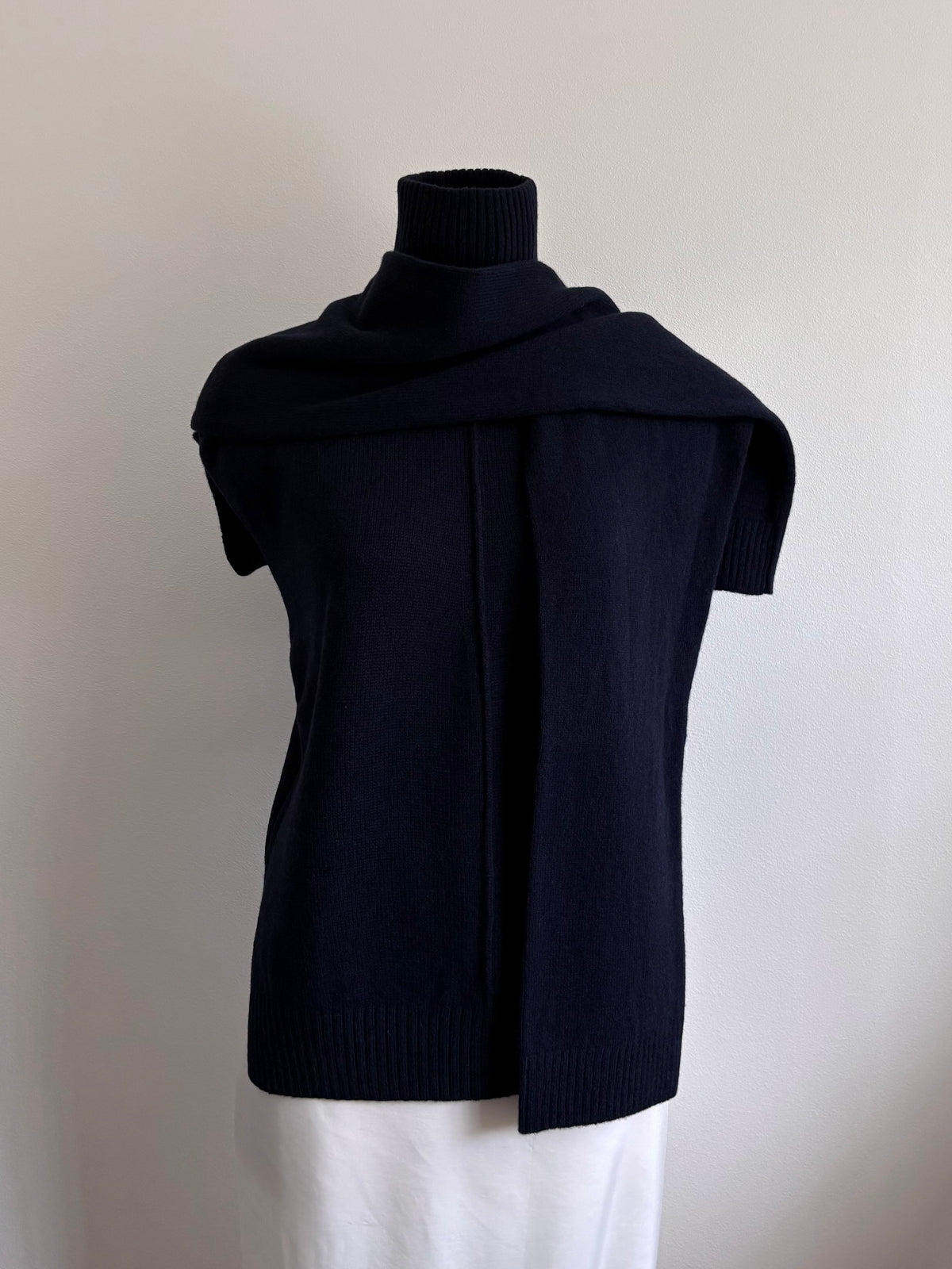 LONG SLEEVE TIED SWEATER
