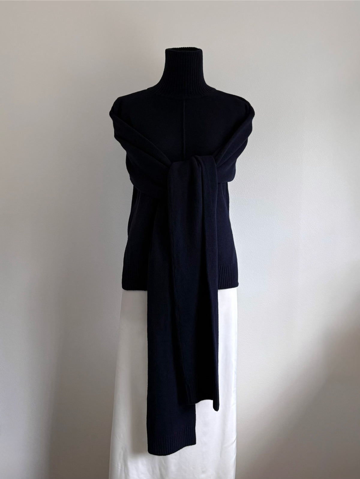 LONG SLEEVE TIED SWEATER
