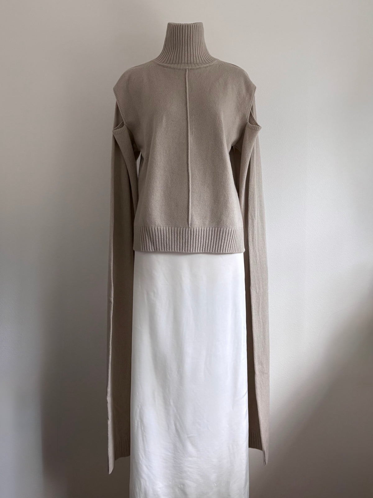 LONG SLEEVE TIED SWEATER