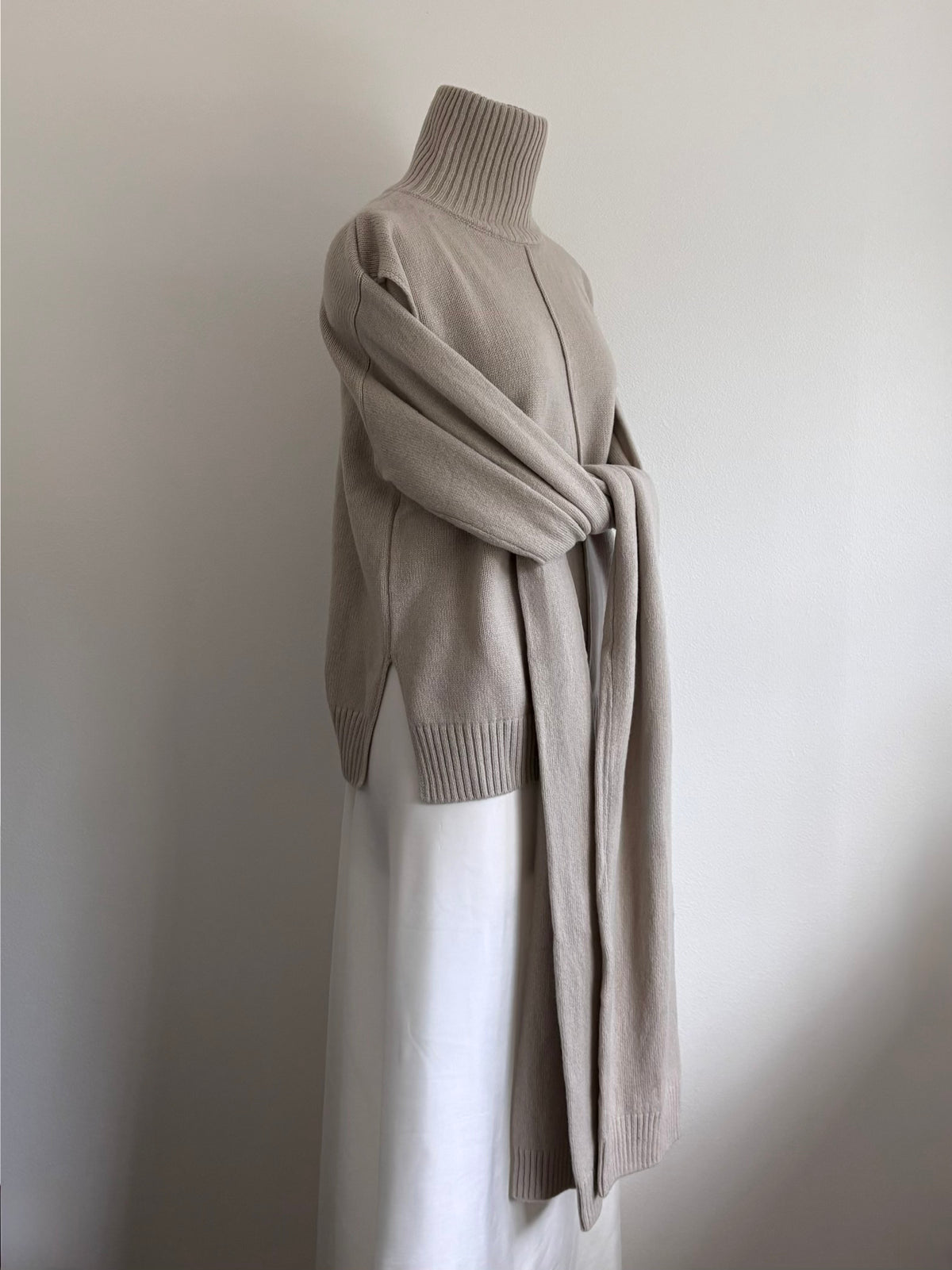 LONG SLEEVE TIED SWEATER