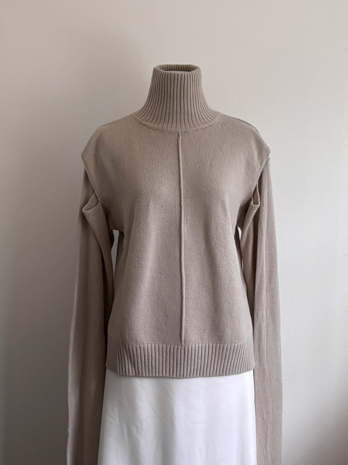LONG SLEEVE TIED SWEATER