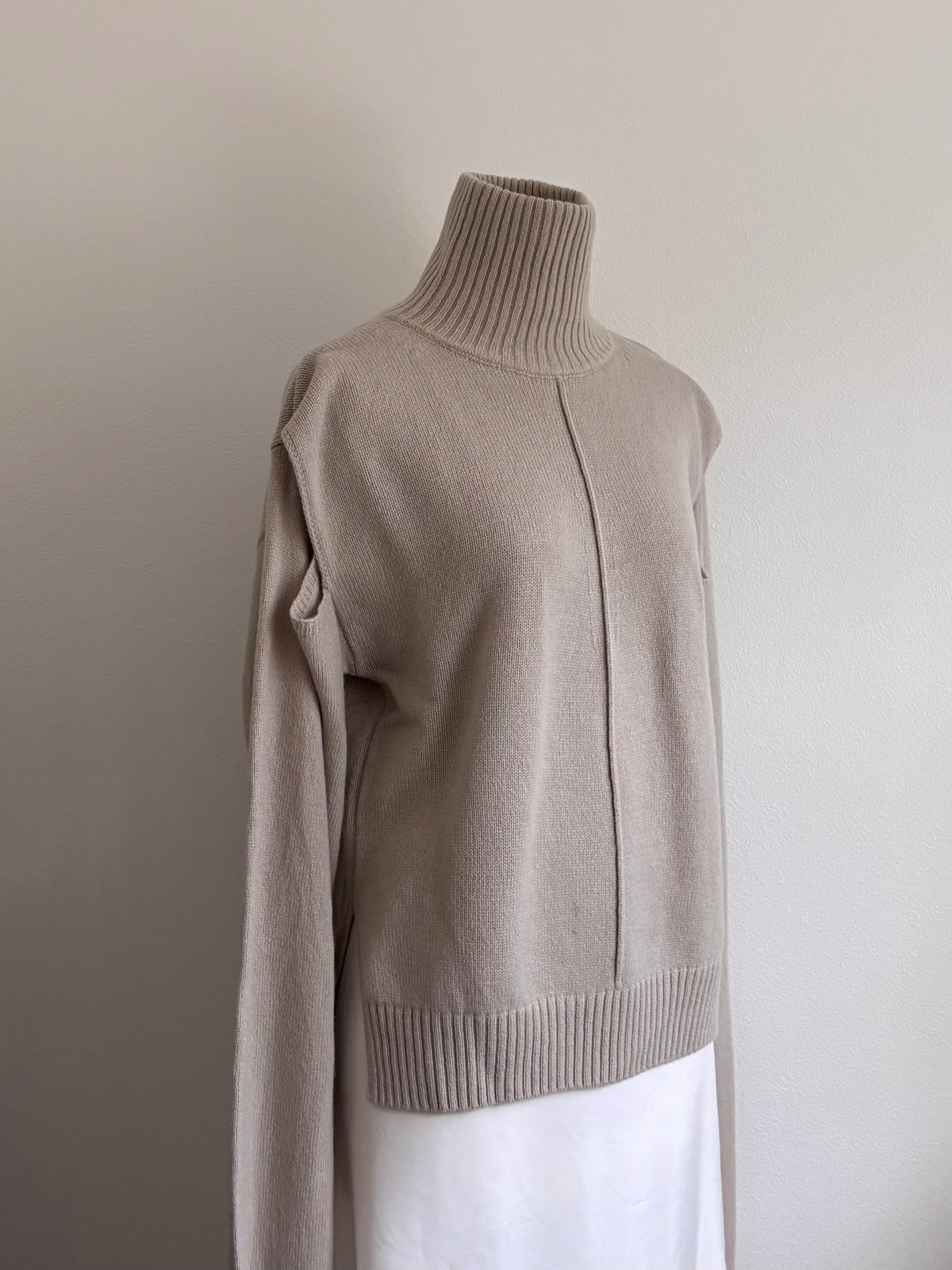 LONG SLEEVE TIED SWEATER