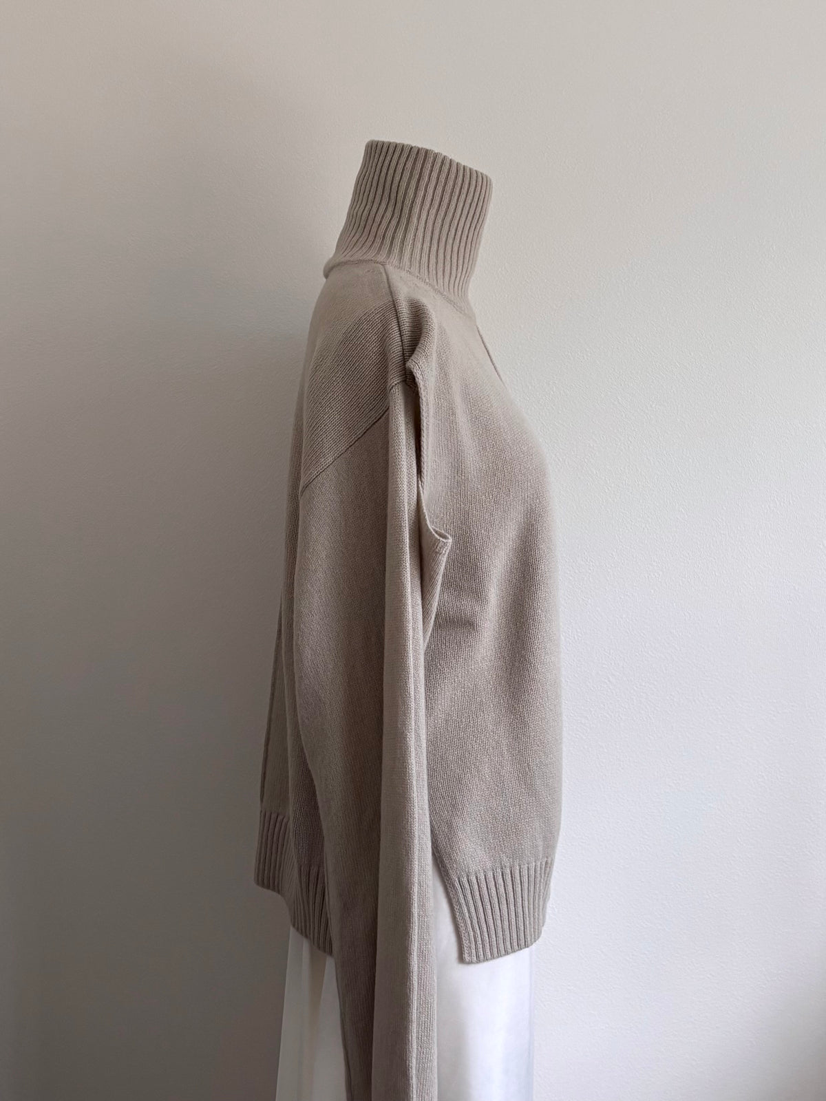 LONG SLEEVE TIED SWEATER