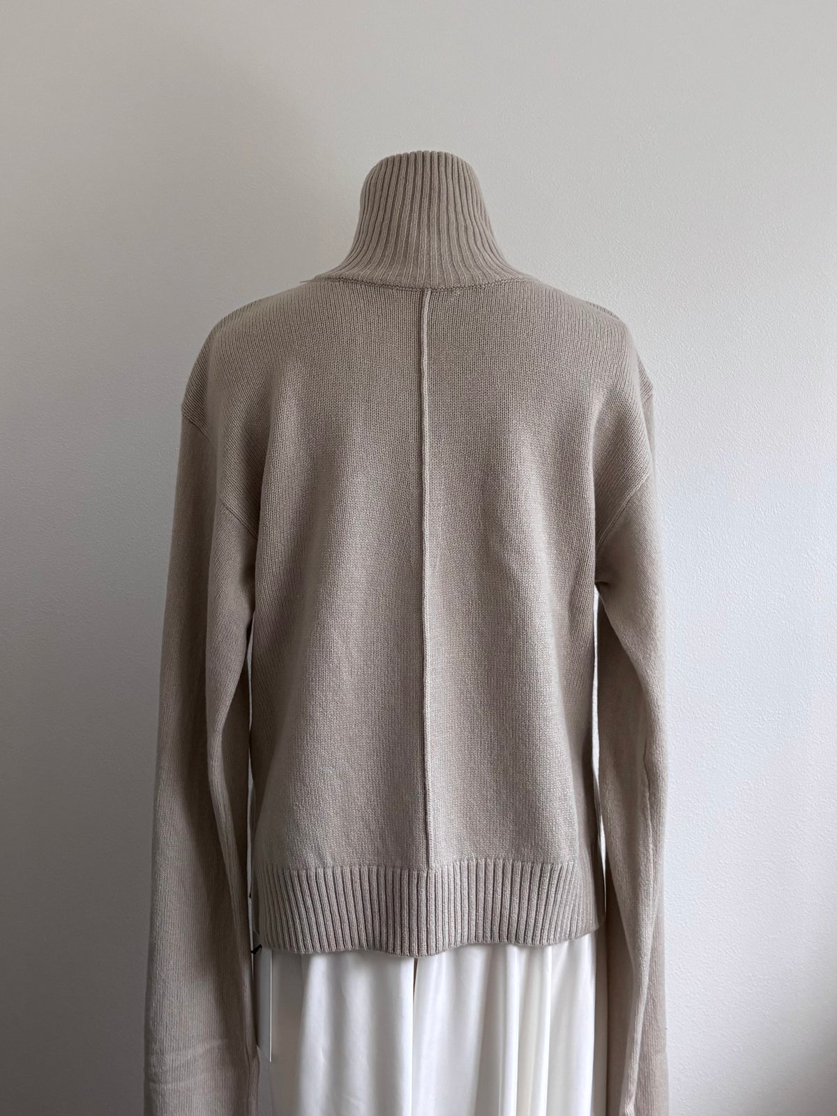 LONG SLEEVE TIED SWEATER