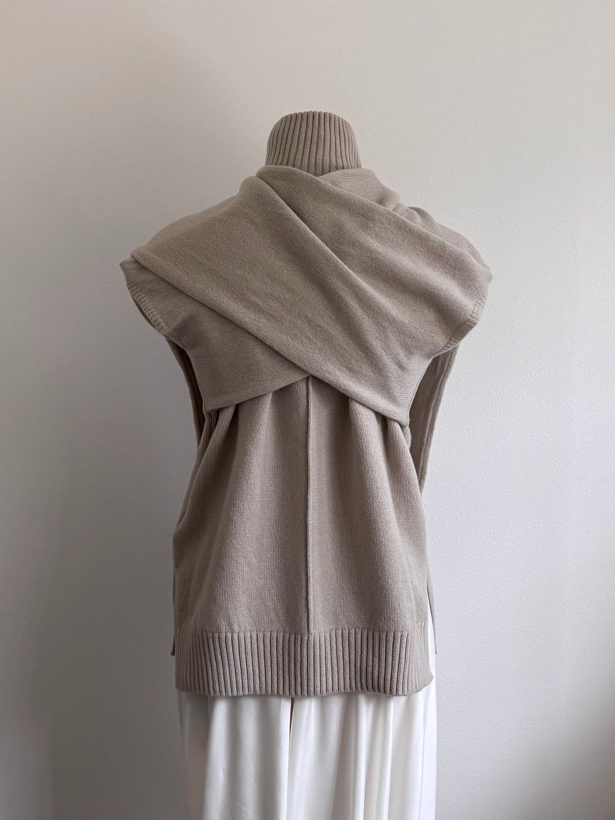 LONG SLEEVE TIED SWEATER