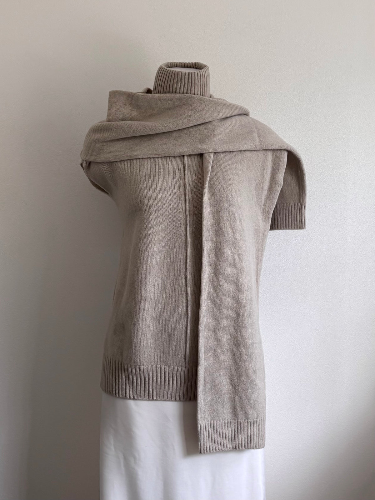LONG SLEEVE TIED SWEATER