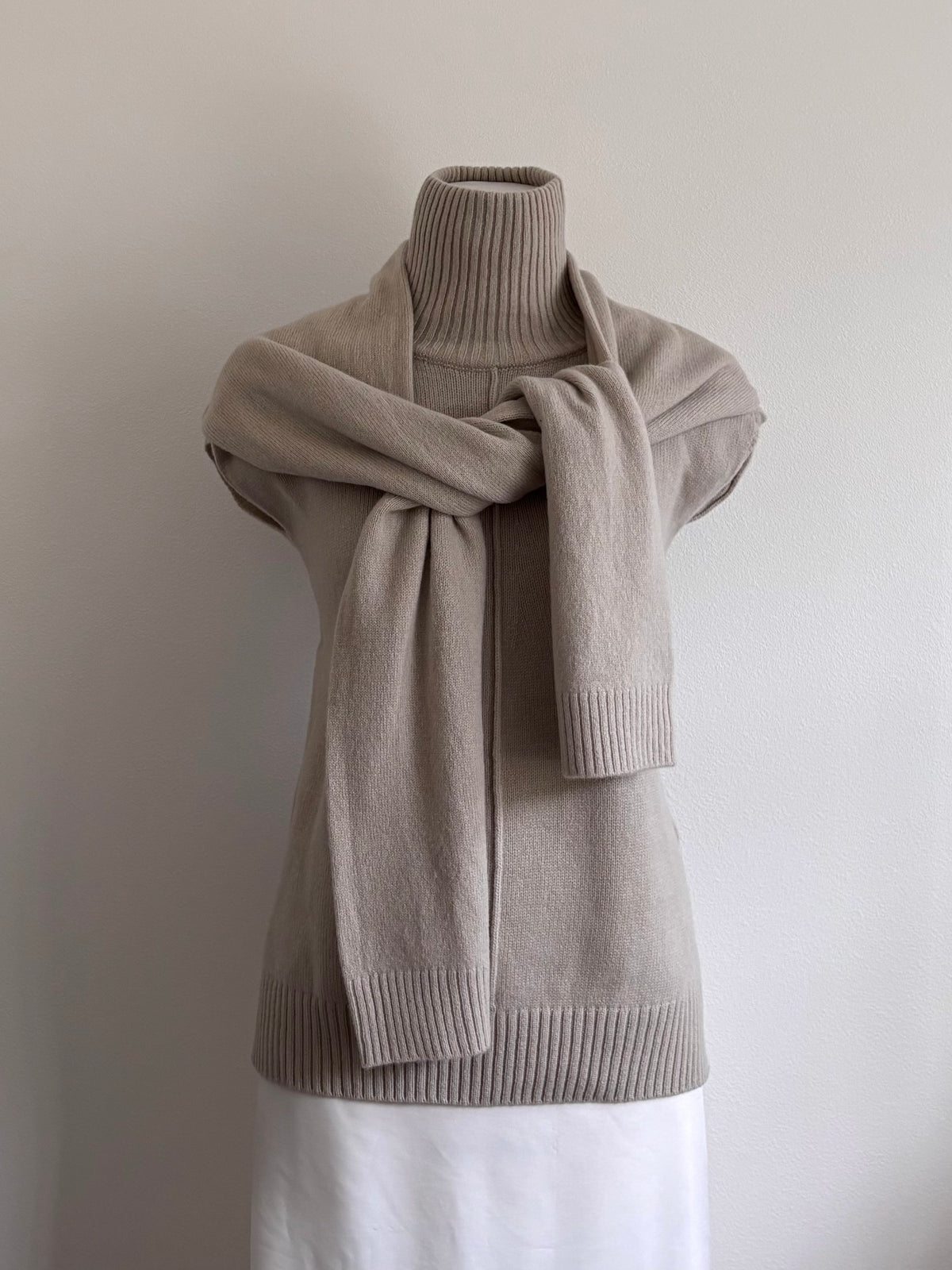 LONG SLEEVE TIED SWEATER
