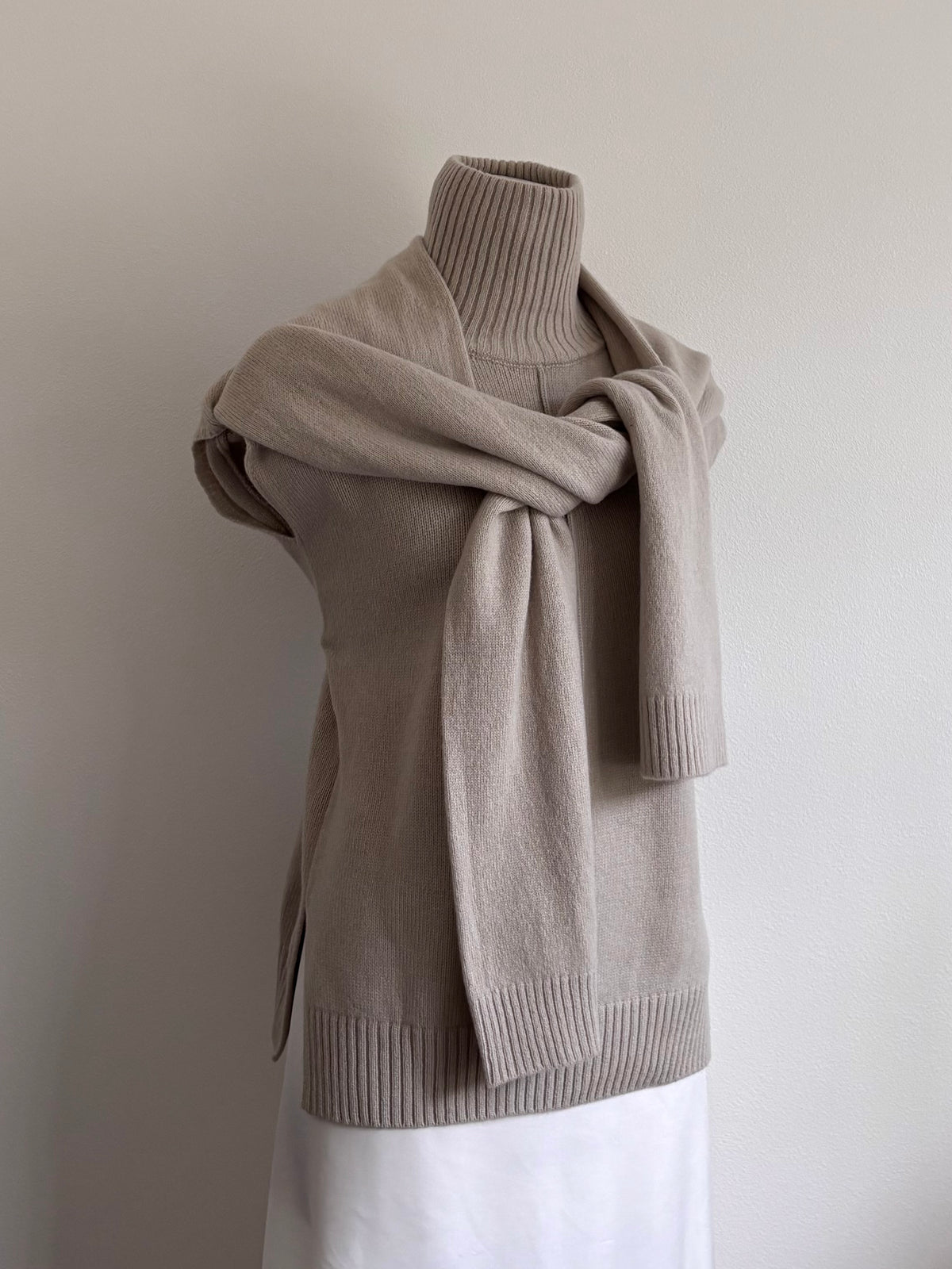 LONG SLEEVE TIED SWEATER
