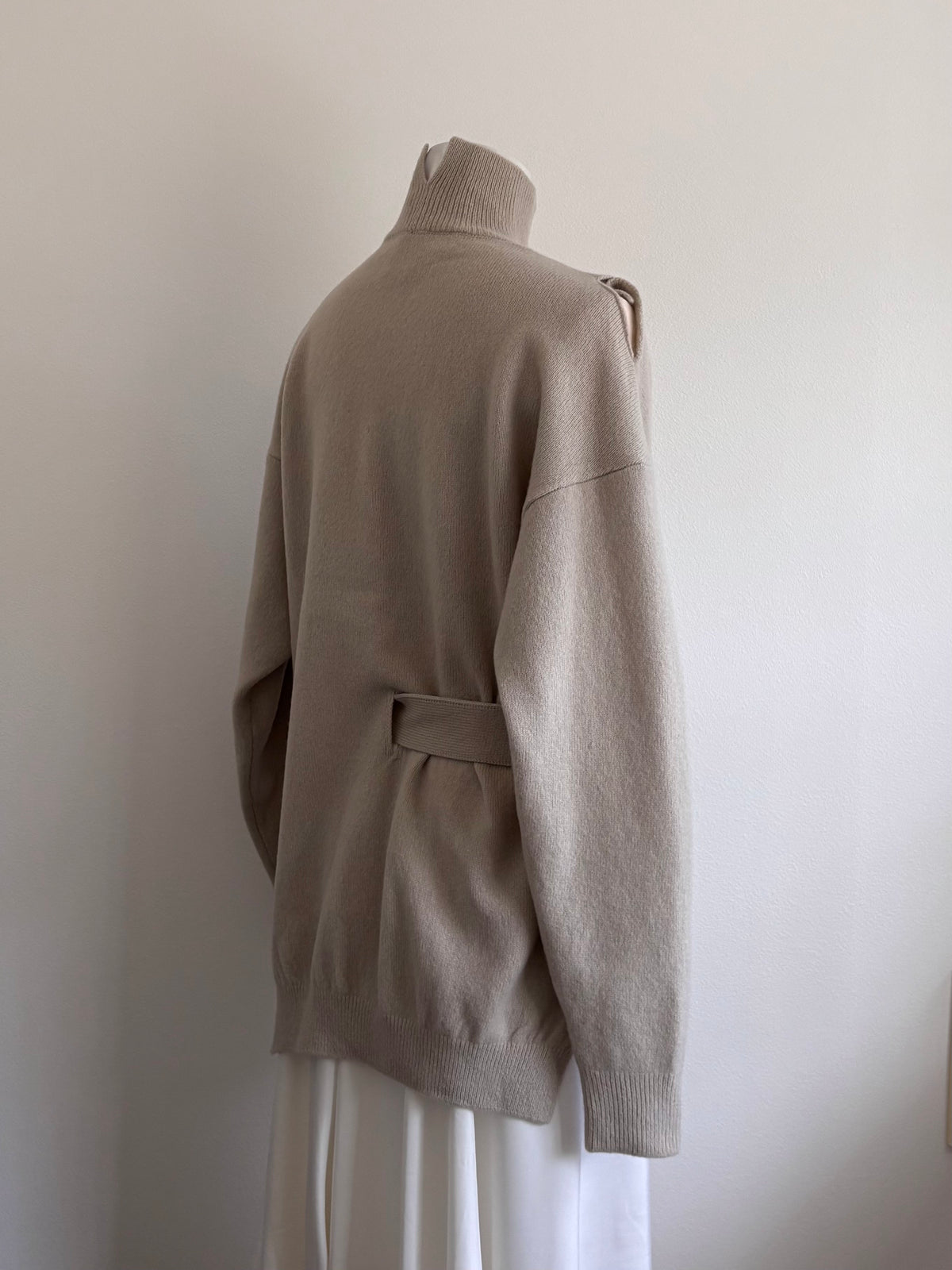 OPEN-DETAIL SWEATER