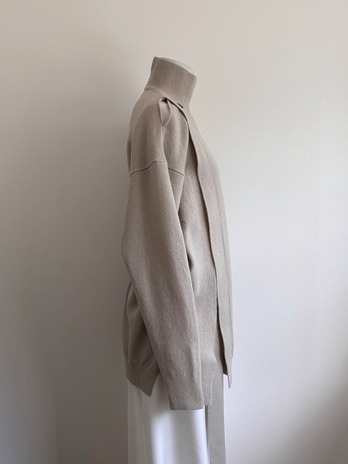 OPEN-DETAIL SWEATER