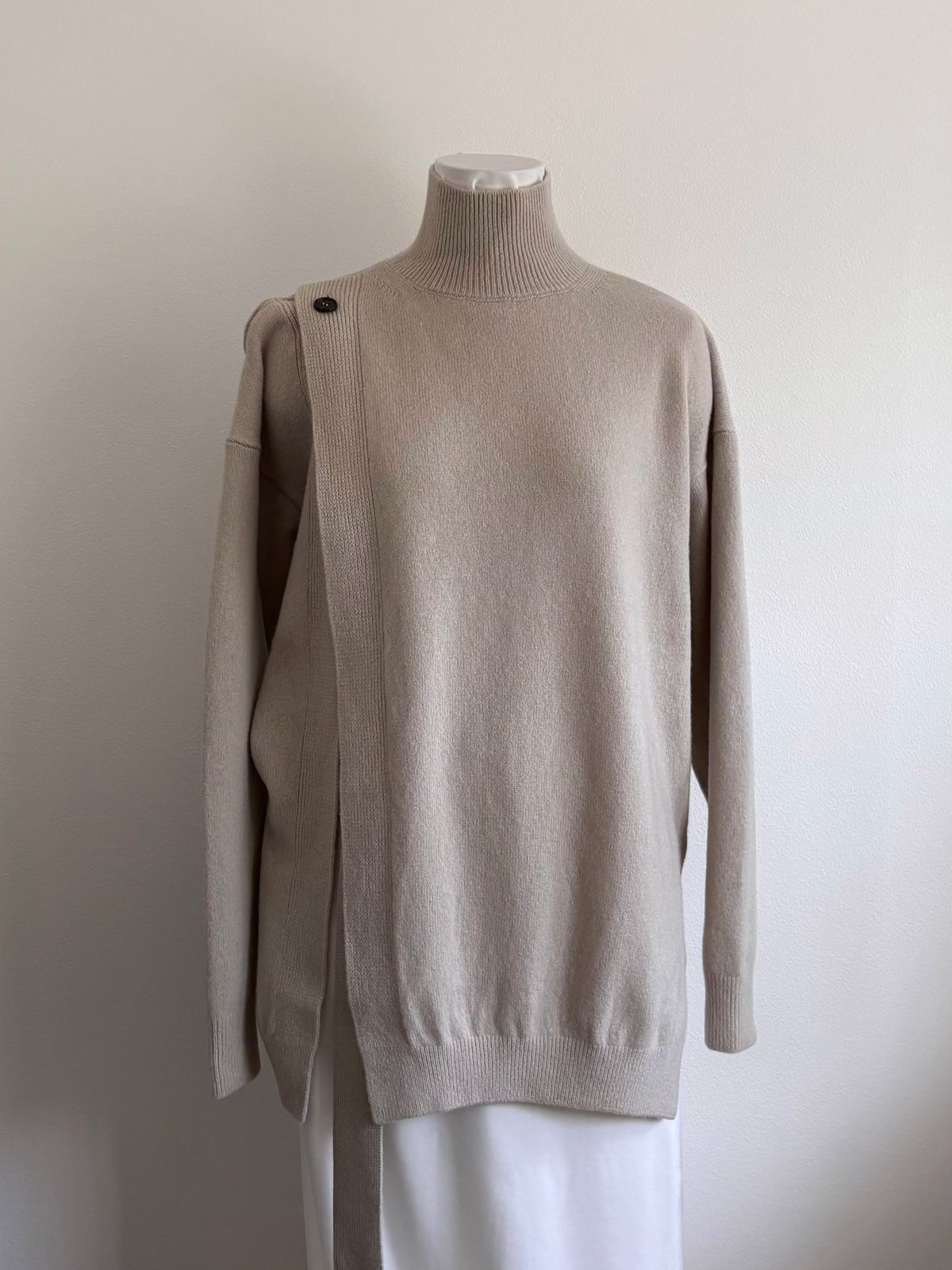 OPEN-DETAIL SWEATER