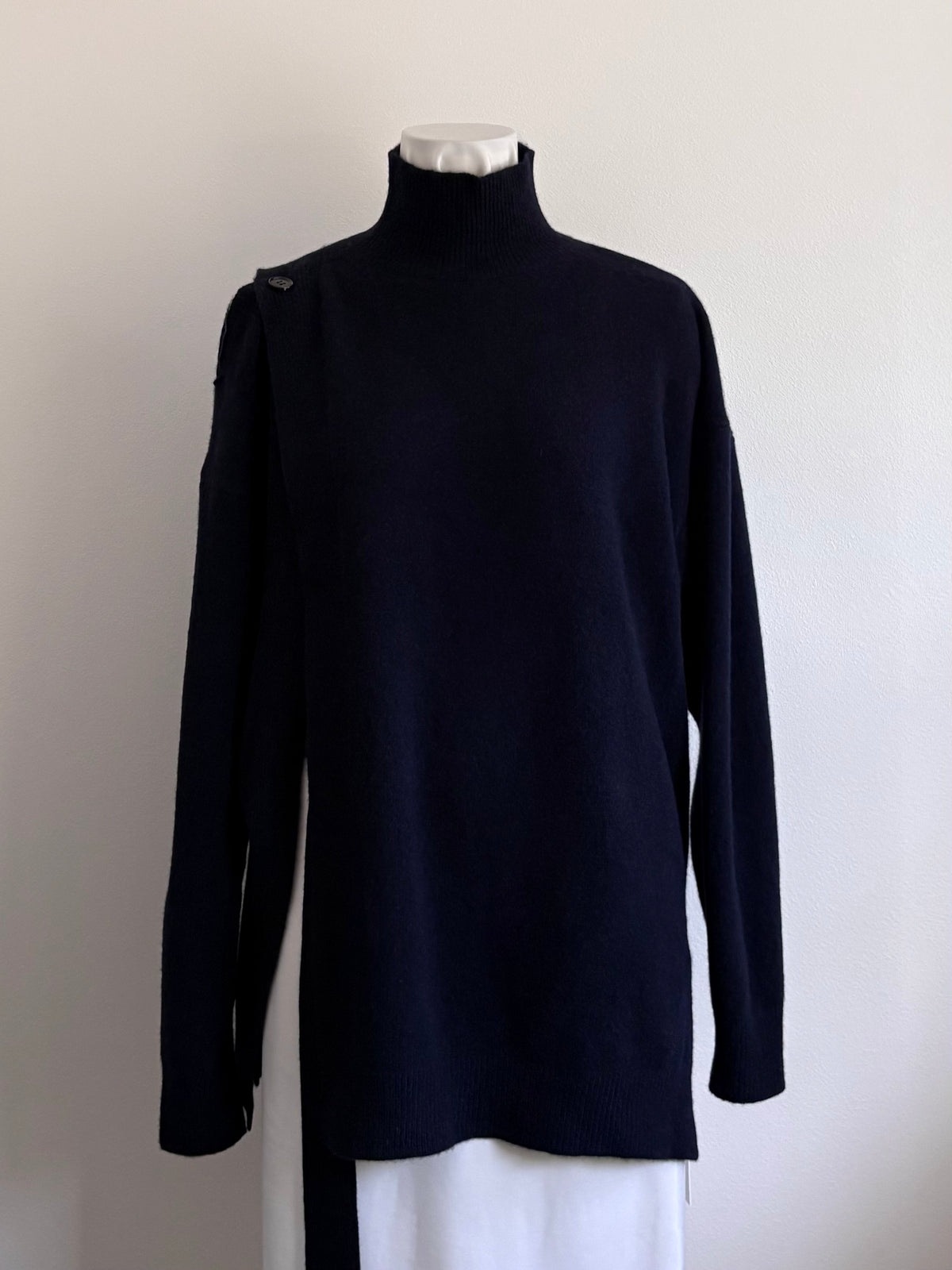OPEN-DETAIL SWEATER
