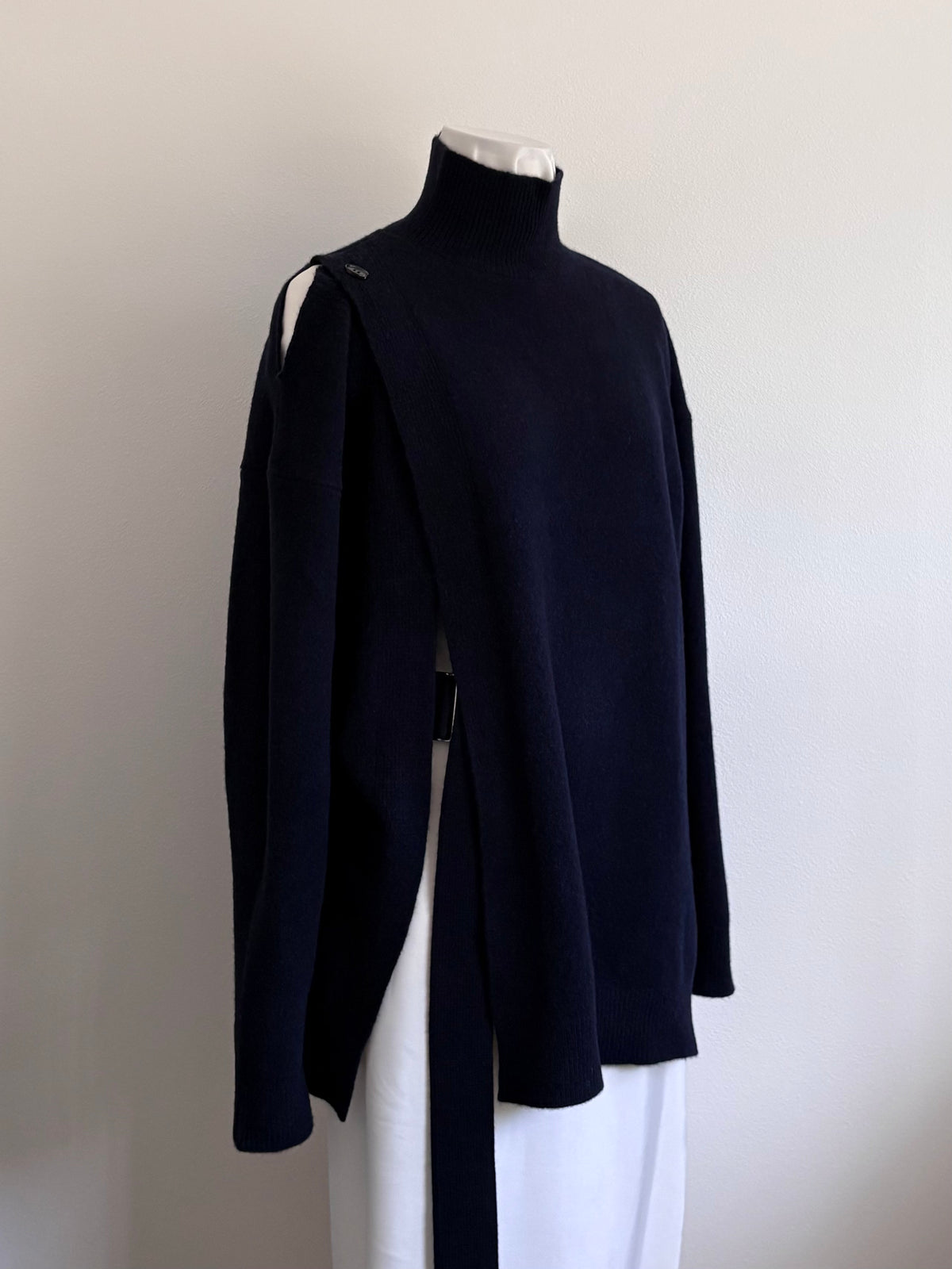 OPEN-DETAIL SWEATER