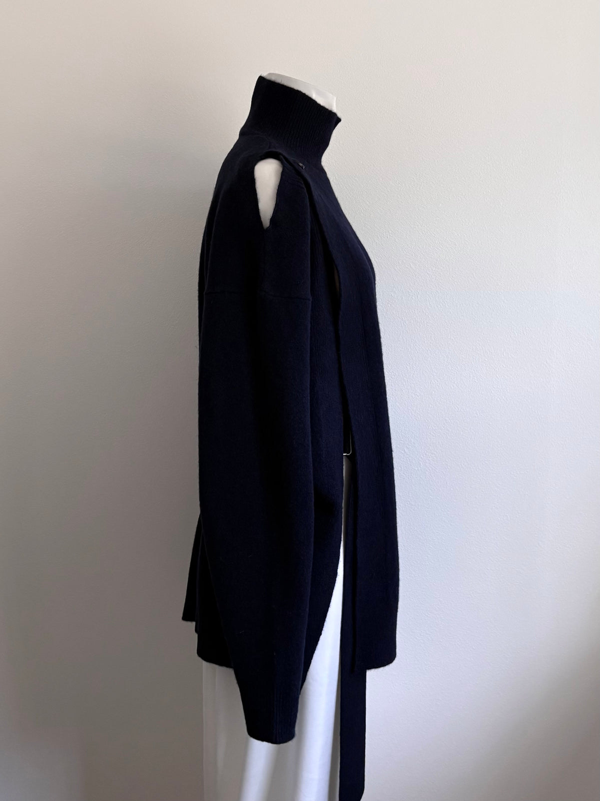 OPEN-DETAIL SWEATER