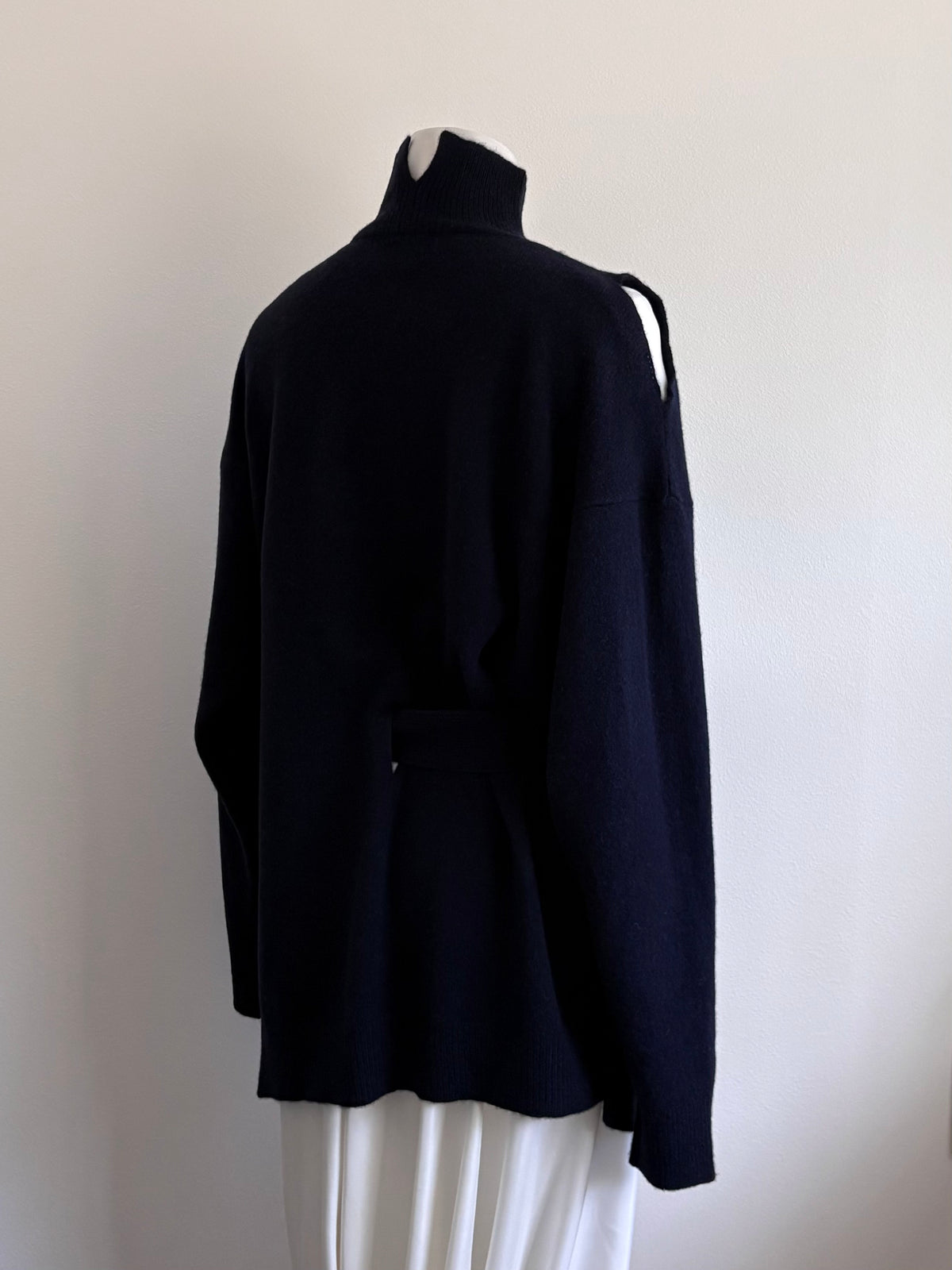 OPEN-DETAIL SWEATER